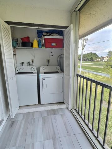 4682 E Lucerne Lakes Blvd Boulevard E 202, Lake Worth, FL 33467