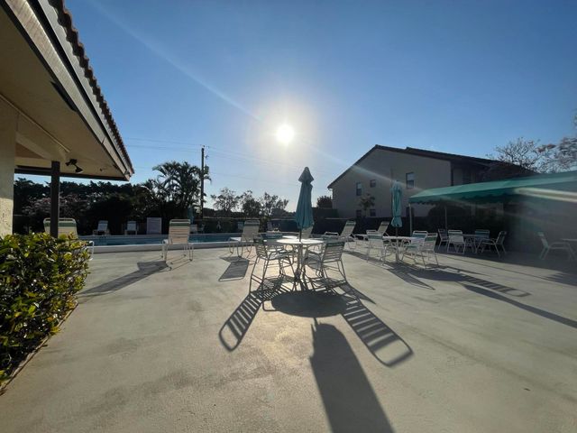 4682 E Lucerne Lakes Blvd Boulevard E 202, Lake Worth, FL 33467