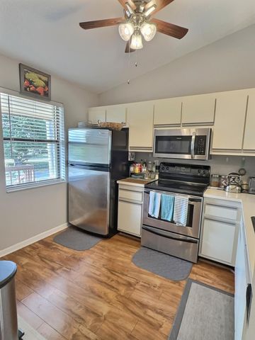 4682 E Lucerne Lakes Blvd Boulevard E 202, Lake Worth, FL 33467
