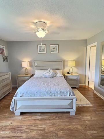 4682 E Lucerne Lakes Blvd Boulevard E 202, Lake Worth, FL 33467