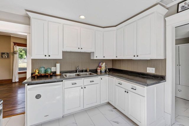 432 6th Street, Baraboo, WI 53913