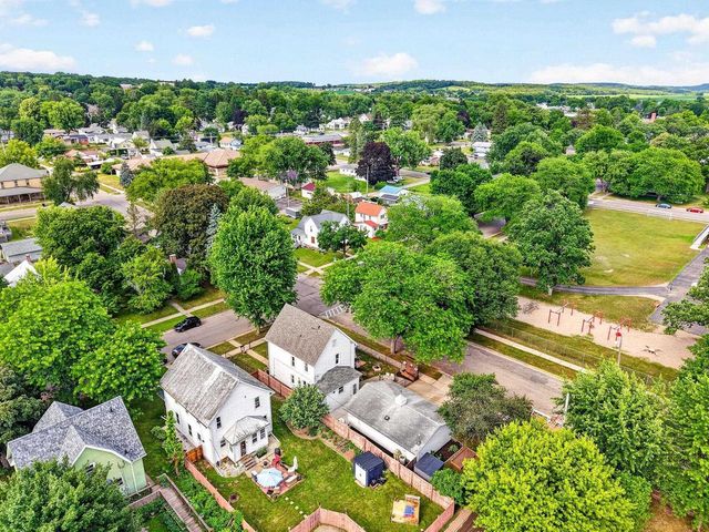 432 6th Street, Baraboo, WI 53913