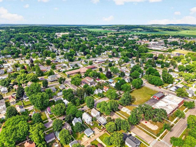 432 6th Street, Baraboo, WI 53913