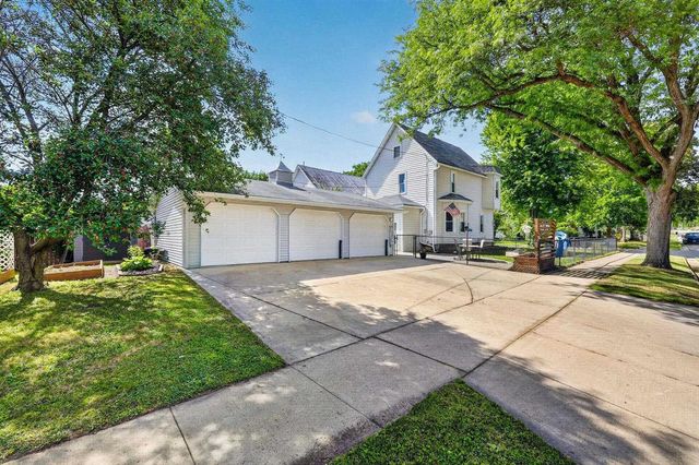 432 6th Street, Baraboo, WI 53913