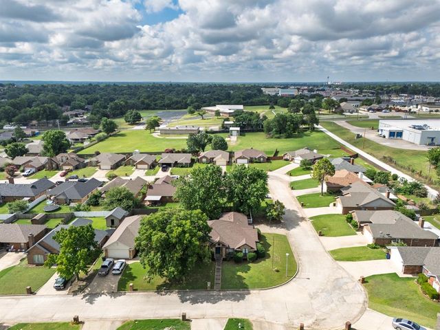 1201 Castle Creek Street, Shawnee, OK 74804