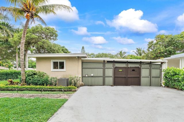 895 NE 129th St, North Miami, FL 33161