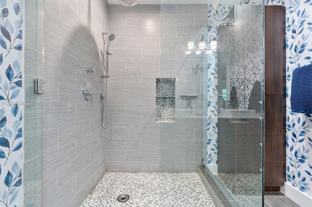 895 NE 129th St, North Miami, FL 33161