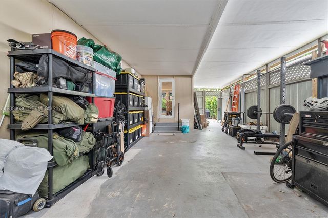 895 NE 129th St, North Miami, FL 33161
