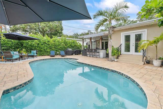 895 NE 129th St, North Miami, FL 33161
