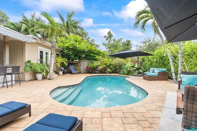 895 NE 129th St, North Miami, FL 33161