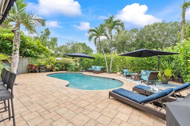 895 NE 129th St, North Miami, FL 33161