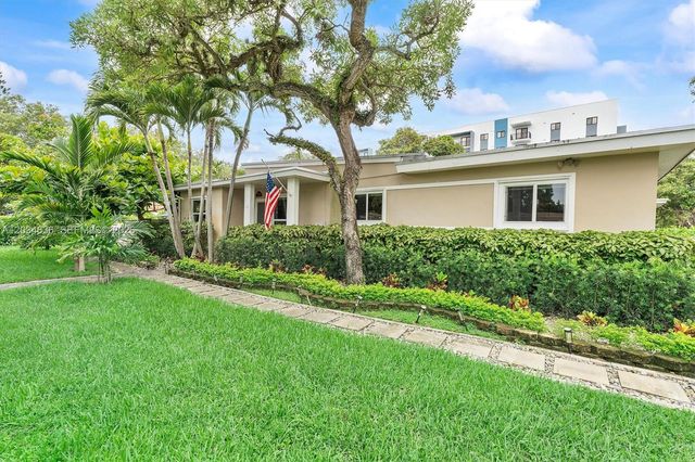 895 NE 129th St, North Miami, FL 33161