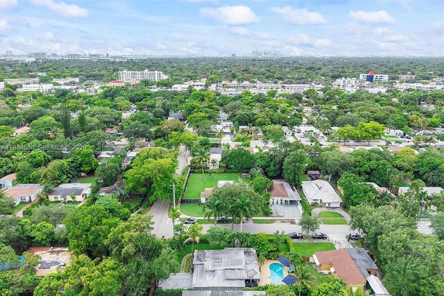 895 NE 129th St, North Miami, FL 33161