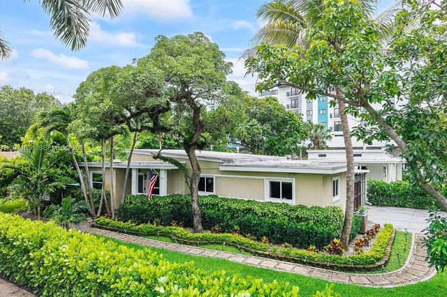 895 NE 129th St, North Miami, FL 33161