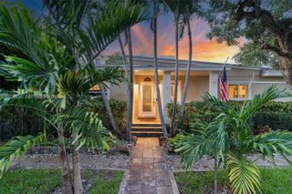 895 NE 129th St, North Miami, FL 33161