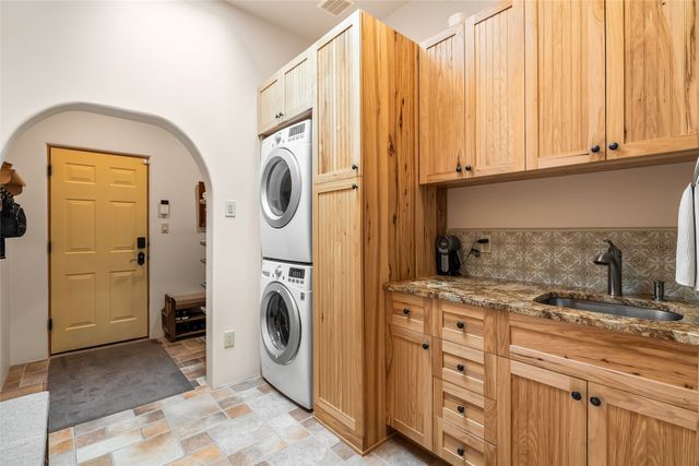 5 Columbine Lane, Santa Fe, NM 87506