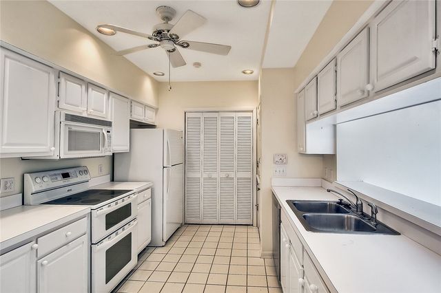 12 Bay Tree Court W, St Simons Island, GA 31522