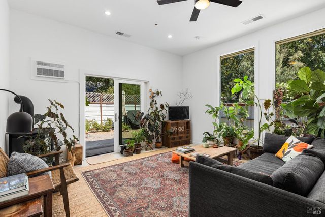 19322 Quigley Ln, Sonoma, CA 95476