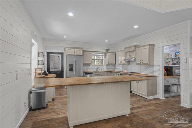 1660 Annie Penton Rd, Jay, FL 32565