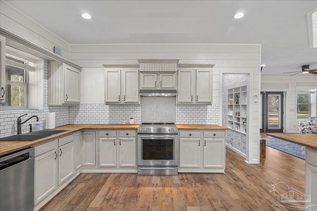 1660 Annie Penton Rd, Jay, FL 32565