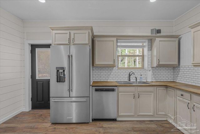 1660 Annie Penton Rd, Jay, FL 32565