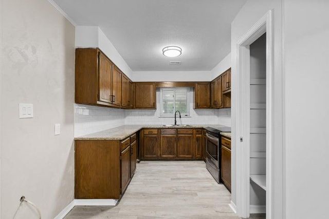 3437 Auburn Road B Road, Crestview, FL 32539