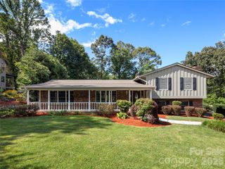 8 English Place, Candler, NC 28715
