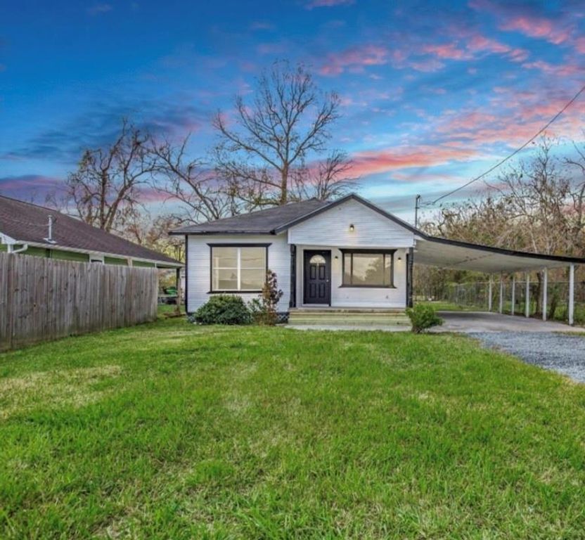 116 Trahan, Ames, TX 77575