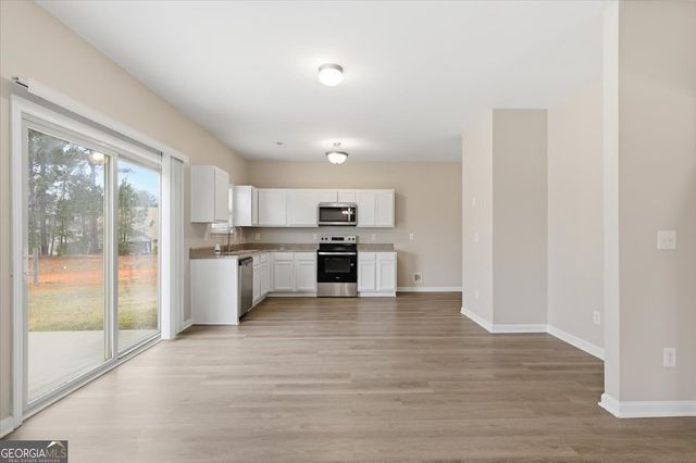 395 Bandelier Circle, Hampton, GA 30228