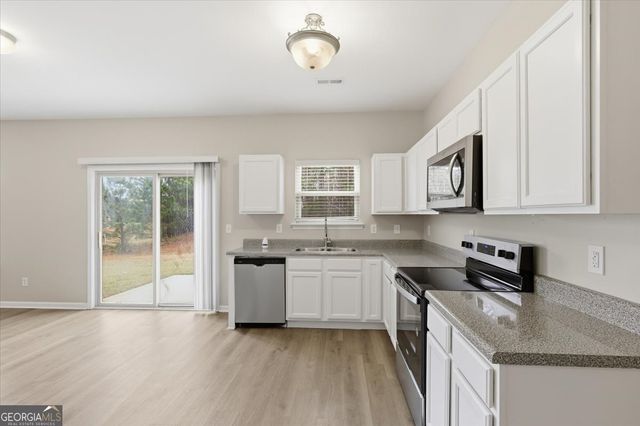 395 Bandelier Circle, Hampton, GA 30228