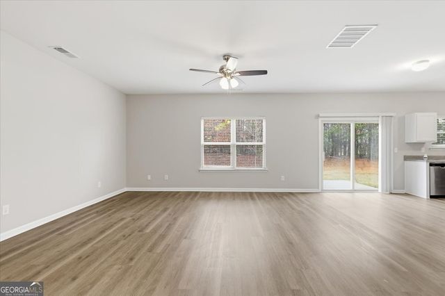 395 Bandelier Circle, Hampton, GA 30228