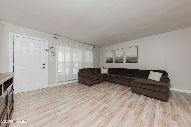 402 Sharon Way, Jacksonville, NC 28546