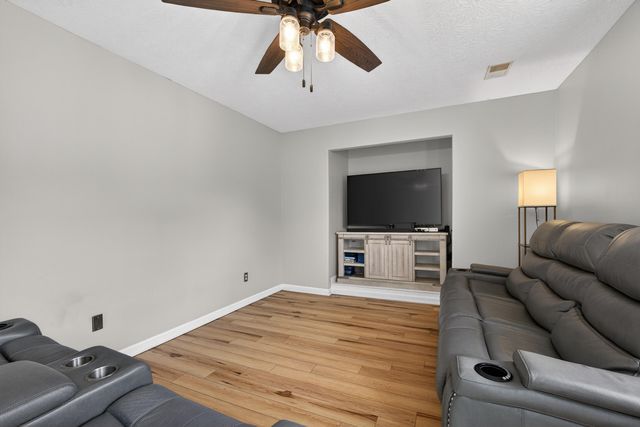 628 John Sutherland Drive, Nicholasville, KY 40356