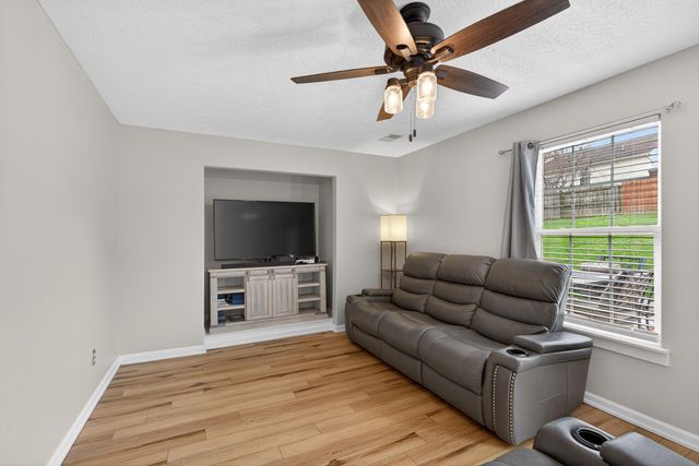 628 John Sutherland Drive, Nicholasville, KY 40356