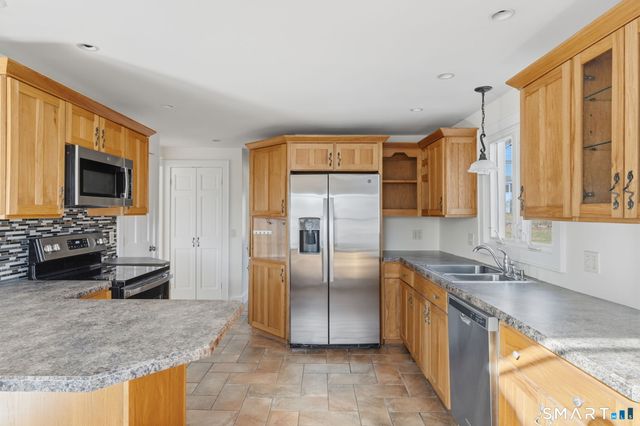 292 Park Rd Extension, Middlebury, CT 06762