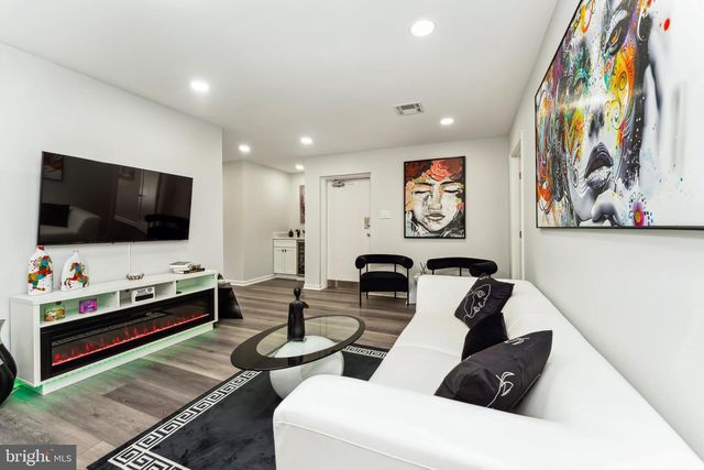 1144 WALKER RD #UNIT F, Great Falls, VA 22066