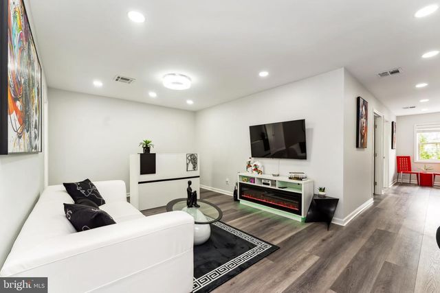 1144 WALKER RD #UNIT F, Great Falls, VA 22066