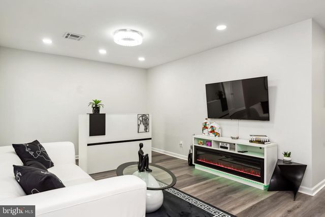 1144 WALKER RD #UNIT F, Great Falls, VA 22066