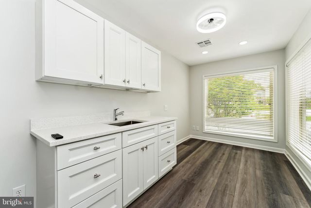 1144 WALKER RD #UNIT F, Great Falls, VA 22066