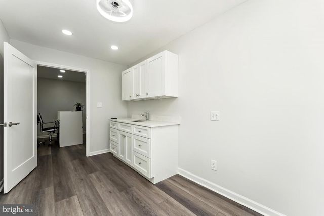 1144 WALKER RD #UNIT F, Great Falls, VA 22066