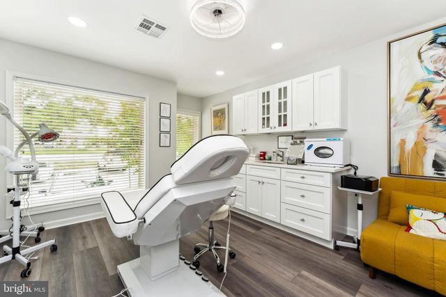 1144 WALKER RD #UNIT F, Great Falls, VA 22066