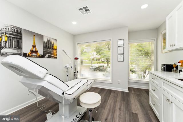 1144 WALKER RD #UNIT F, Great Falls, VA 22066