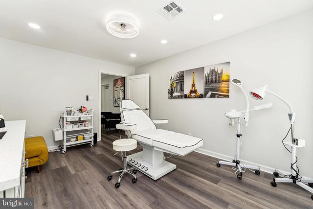 1144 WALKER RD #UNIT F, Great Falls, VA 22066