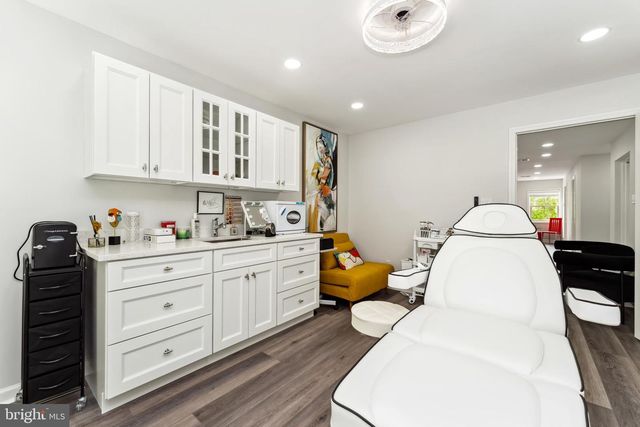 1144 WALKER RD #UNIT F, Great Falls, VA 22066