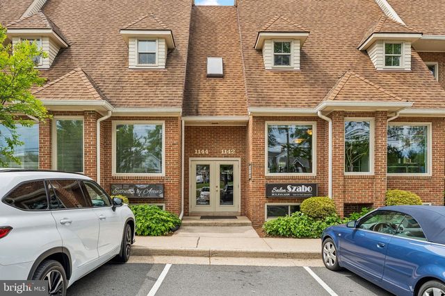 1144 WALKER RD #UNIT F, Great Falls, VA 22066