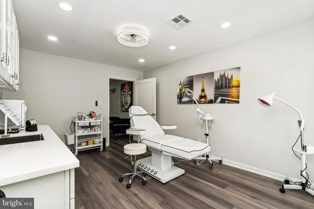 1144 WALKER RD #UNIT F, Great Falls, VA 22066