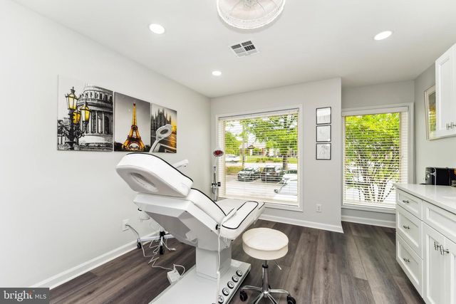 1144 WALKER RD #UNIT F, Great Falls, VA 22066