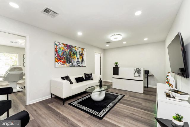 1144 WALKER RD #UNIT F, Great Falls, VA 22066