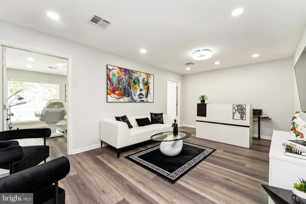 1144 WALKER RD #UNIT F, Great Falls, VA 22066