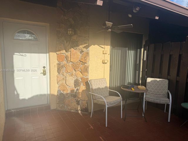 516 Briarwood Cir 1-51, Hollywood, FL 33024